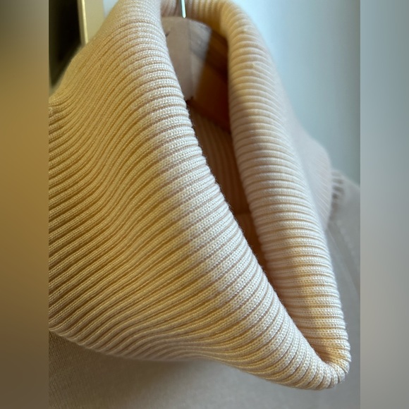 Ann Taylor cream ribbed turtle neck sweater size small S - Picture 2 of 3